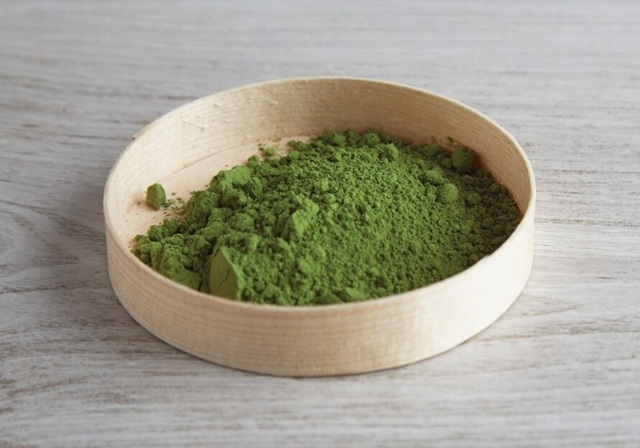 kratom v misce